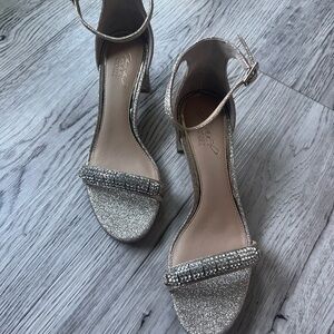 Jewel Badgley Mischka Brand Ramsay Open Toe Block Heel in Gold Glitter